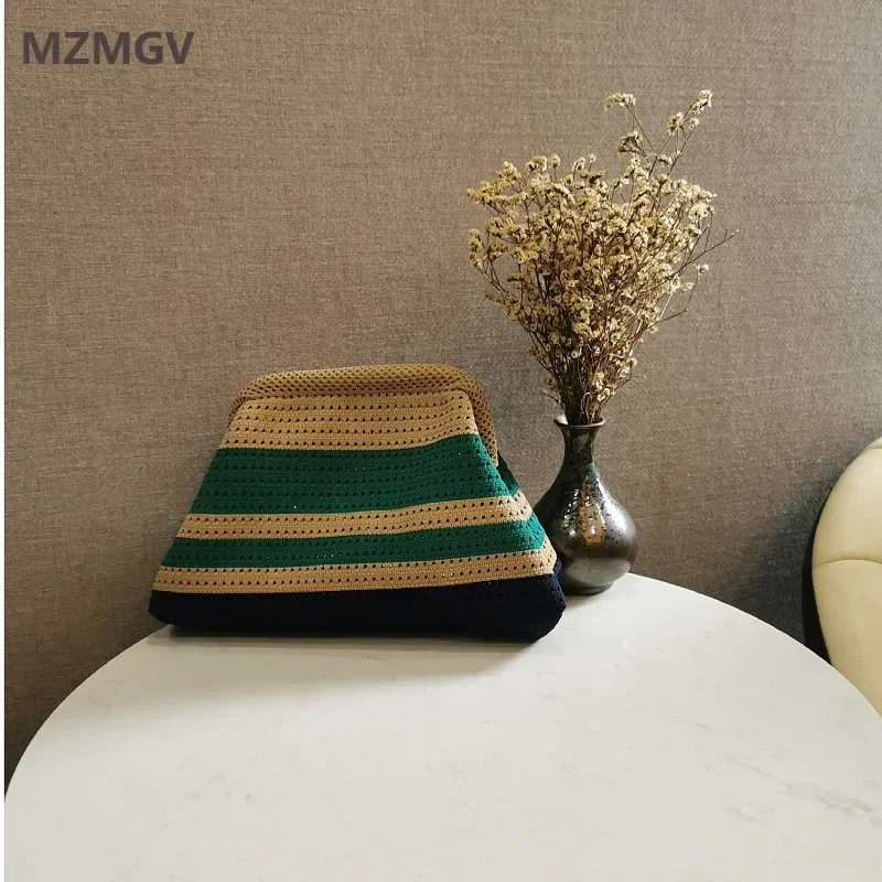 New Summer Seaside Beach Bag for Women Fashion Knitted Striped Cloud Clutch Bag Large Capacity Hollow Out Chic Hobo Bag 2025
New Summer Seaside Beach Bag for Women Fashion Knitted Striped Cloud Clutch Bag Large Capacity Hollow Out Chic Hobo Bag 2025