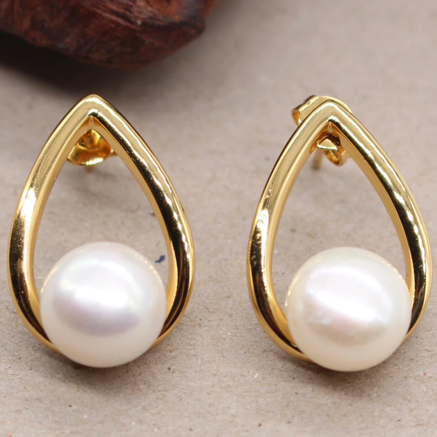 YAJUNIEL Natural Freshwater Pearl Teardrop Stud Earrings for Women 24K Real Gold Plated Hypoallergenic Brass Jewelry Gifts
YAJUNIEL Natural Freshwater Pearl Teardrop Stud Earrings for Women 24K Real Gold Plated Hypoallergenic Brass Jewelry Gifts