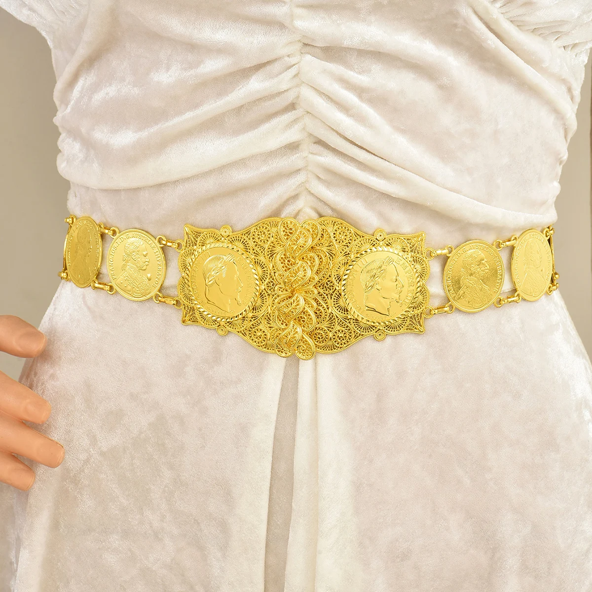 Richly Decorated Old Imitation Golden Portrait Circular Coin Pattern High-Quality Production Shiny Gold Moroccan Bride Belt
Richly Decorated Old Imitation Golden Portrait Circular Coin Pattern High-Quality Production Shiny Gold Moroccan Bride Belt