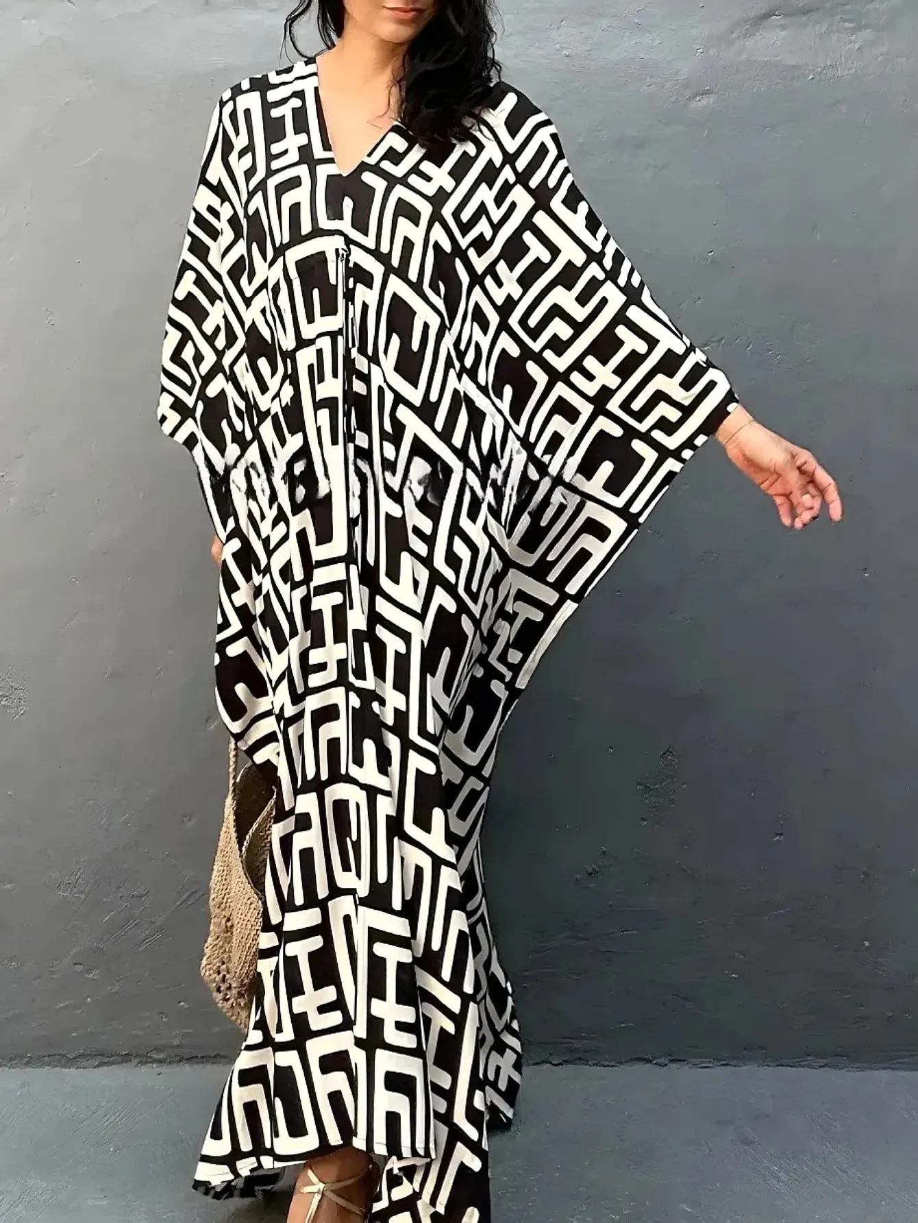 Green White Abstract Print Maxi Dress Long Sleeve V Neck Wrap Style Beach Swim Dress with Drawstring Waist
Green White Abstract Print Maxi Dress Long Sleeve V Neck Wrap Style Beach Swim Dress with Drawstring Waist