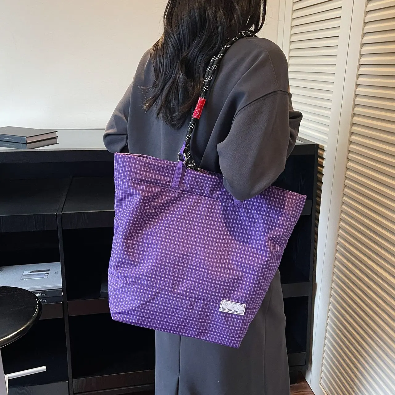 Fashionable Japanese-Style Checkered Women's Shoulder Bag Large Capacity Unisex Commuter Tote Bag Versatile Nylon Fabric
Fashionable Japanese-Style Checkered Women's Shoulder Bag Large Capacity Unisex Commuter Tote Bag Versatile Nylon Fabric