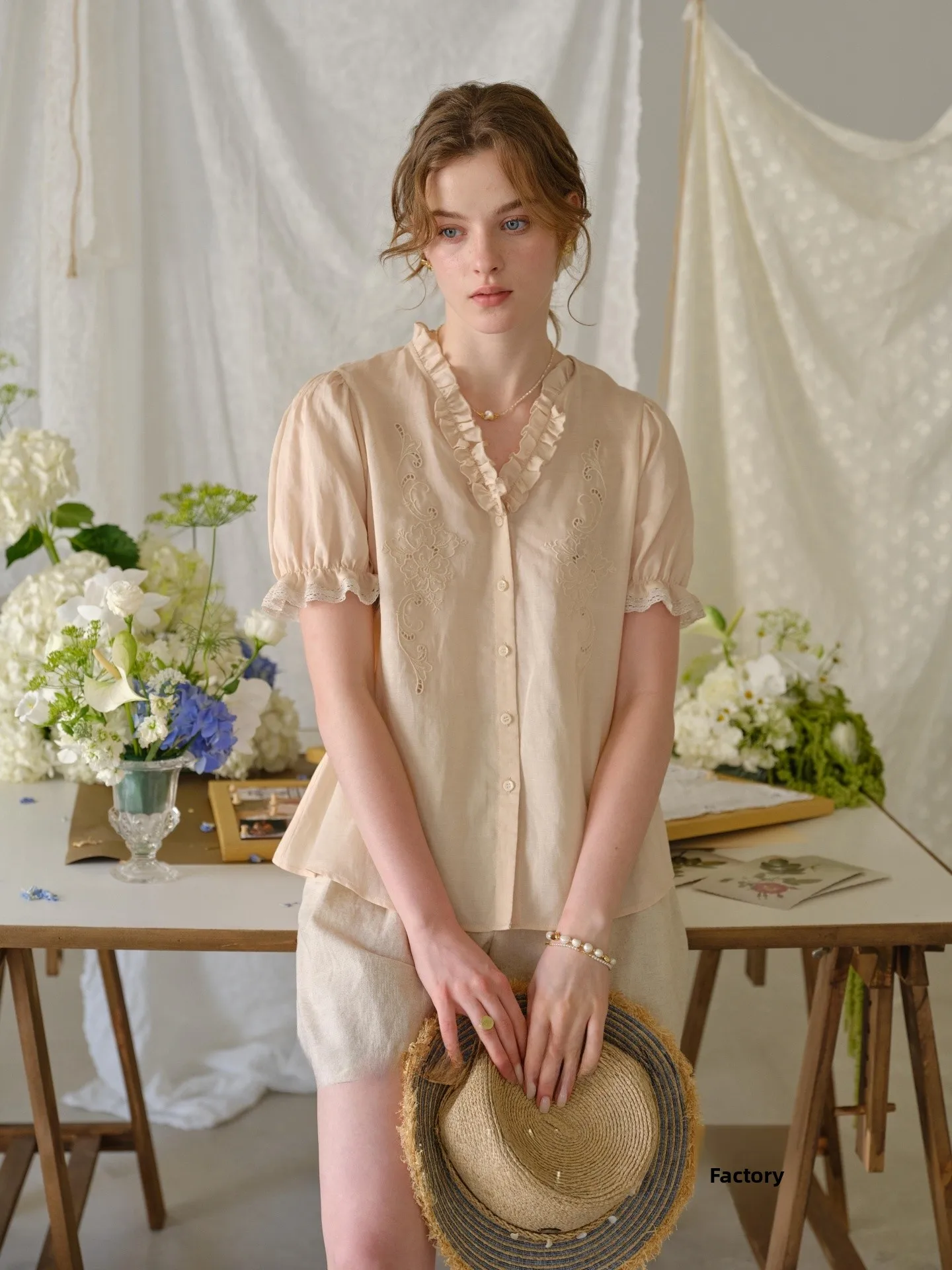 SimpleRetro French Style Embroidered V-Neck Bubble Sleeve Shirt Women Summer Loose Fit Linen Lyocell Fiber Breathable Skin-Fr...
SimpleRetro French Style Embroidered V-Neck Bubble Sleeve Shirt Women Summer Loose Fit Linen Lyocell Fiber Breathable Skin-Fr...
