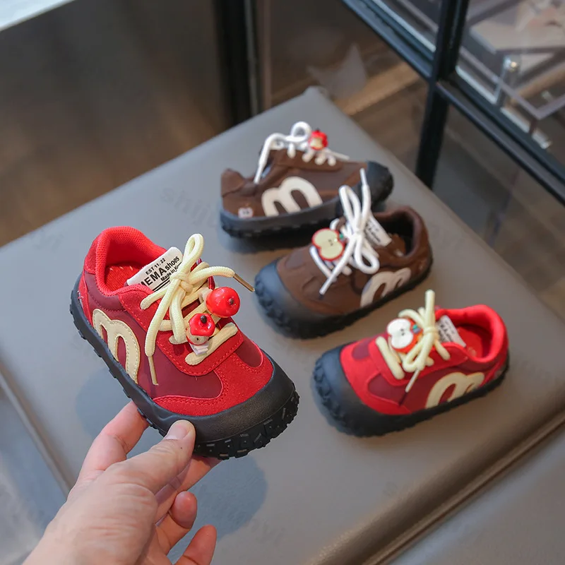 Повседневная спортивная обувь с милым мультяшным низким берцем для девочек, осень 2024, детская мода, универсальные удобные нескользящие кроссовки на мягкой подошве
Повседневная спортивная обувь с милым мультяшным низким берцем для девочек, осень 2024, детская мода, универсальные удобные нескользящие кроссовки на мягкой подошве