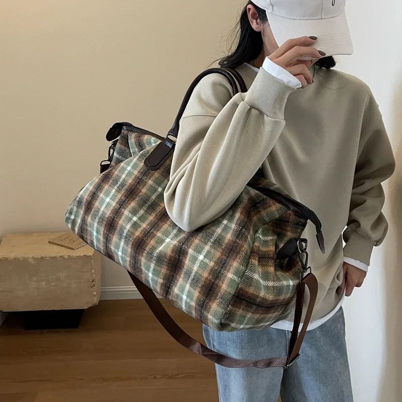 1 шт. ручная дорожная сумка большой емкости в клетку в стиле ретро, спортивная сумка через плечо для коротких поездок, деловая и дорожная сумка-тоут
1 шт. ручная дорожная сумка большой емкости в клетку в стиле ретро, спортивная сумка через плечо для коротких поездок, деловая и дорожная сумка-тоут