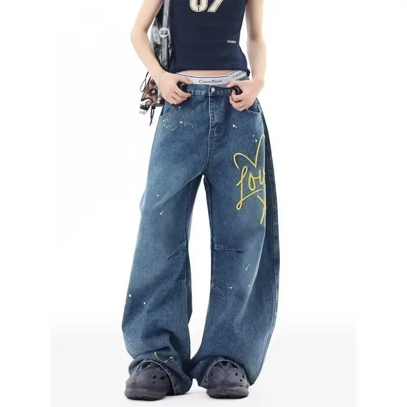 Мужские джинсы в стиле хип-хоп из Гонконга, модные, с принтом-надписью, средней посадки, из смесового хлопка и полиэстера, весна-осень, длинные брюки
Мужские джинсы в стиле хип-хоп из Гонконга, модные, с принтом-надписью, средней посадки, из смесового хлопка и полиэстера, весна-осень, длинные брюки