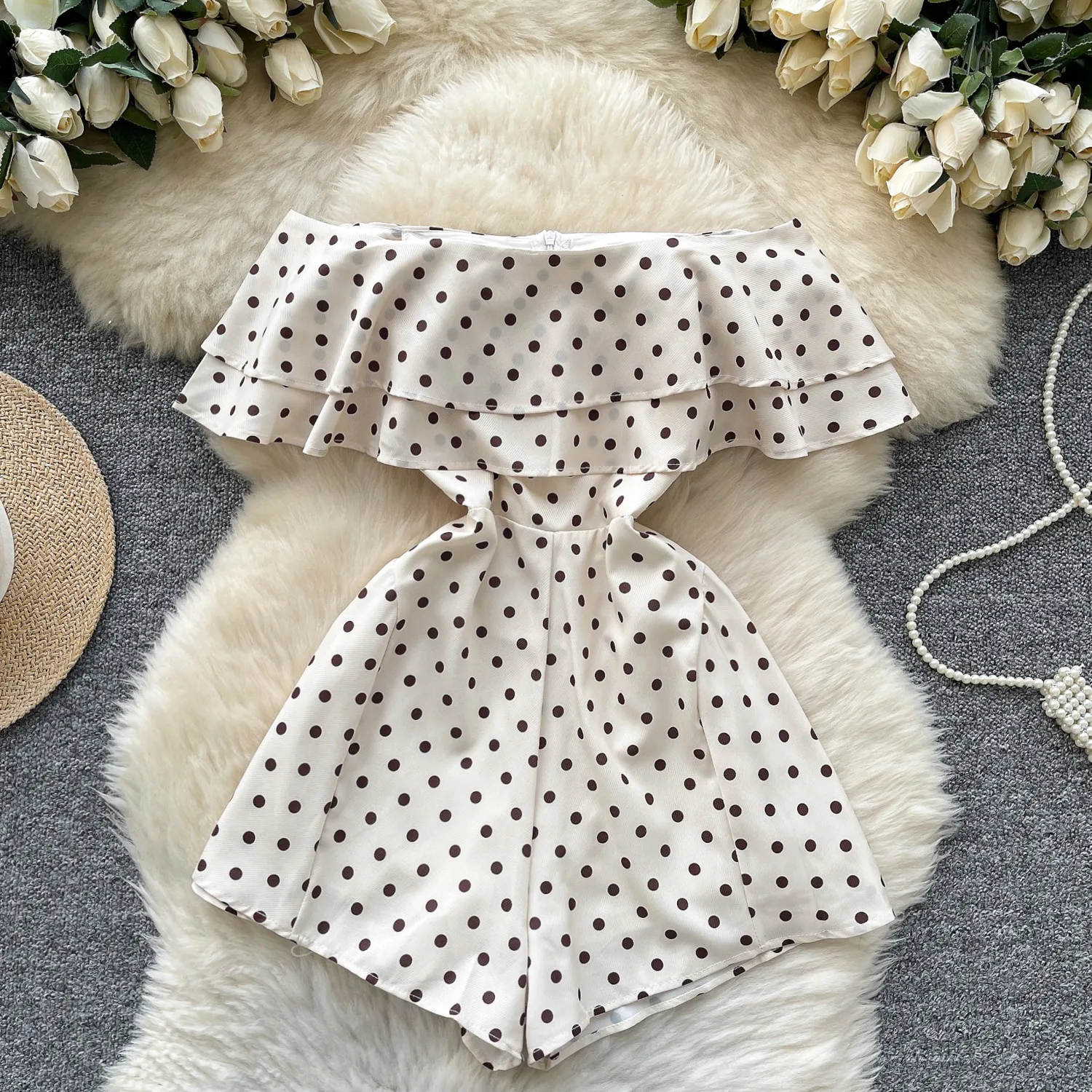 French Resort Style Polka Dot Mini Jumpsuits Strapless Slash Neck Ruffles Short Rompers Playsuits Off Shoulder Holiday Bodysuits
French Resort Style Polka Dot Mini Jumpsuits Strapless Slash Neck Ruffles Short Rompers Playsuits Off Shoulder Holiday Bodysuits