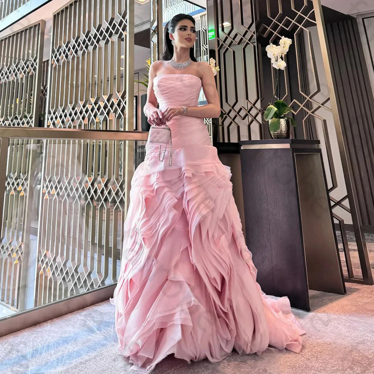 Customized Simple A-line Graduation Dress for Women Tulle Strapless Saudi Arabia Vestidos De Gala Sweep Train Party Evening Gown
Customized Simple A-line Graduation Dress for Women Tulle Strapless Saudi Arabia Vestidos De Gala Sweep Train Party Evening Gown