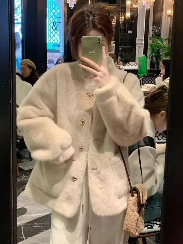 2025 Winter Thiened ort Fur Coat Women's Stand Collar Eco-friendly Leather Jaet Youth Korean Sle Long Sve Coat
2025 Winter Thiened ort Fur Coat Women's Stand Collar Eco-friendly Leather Jaet Youth Korean Sle Long Sve Coat