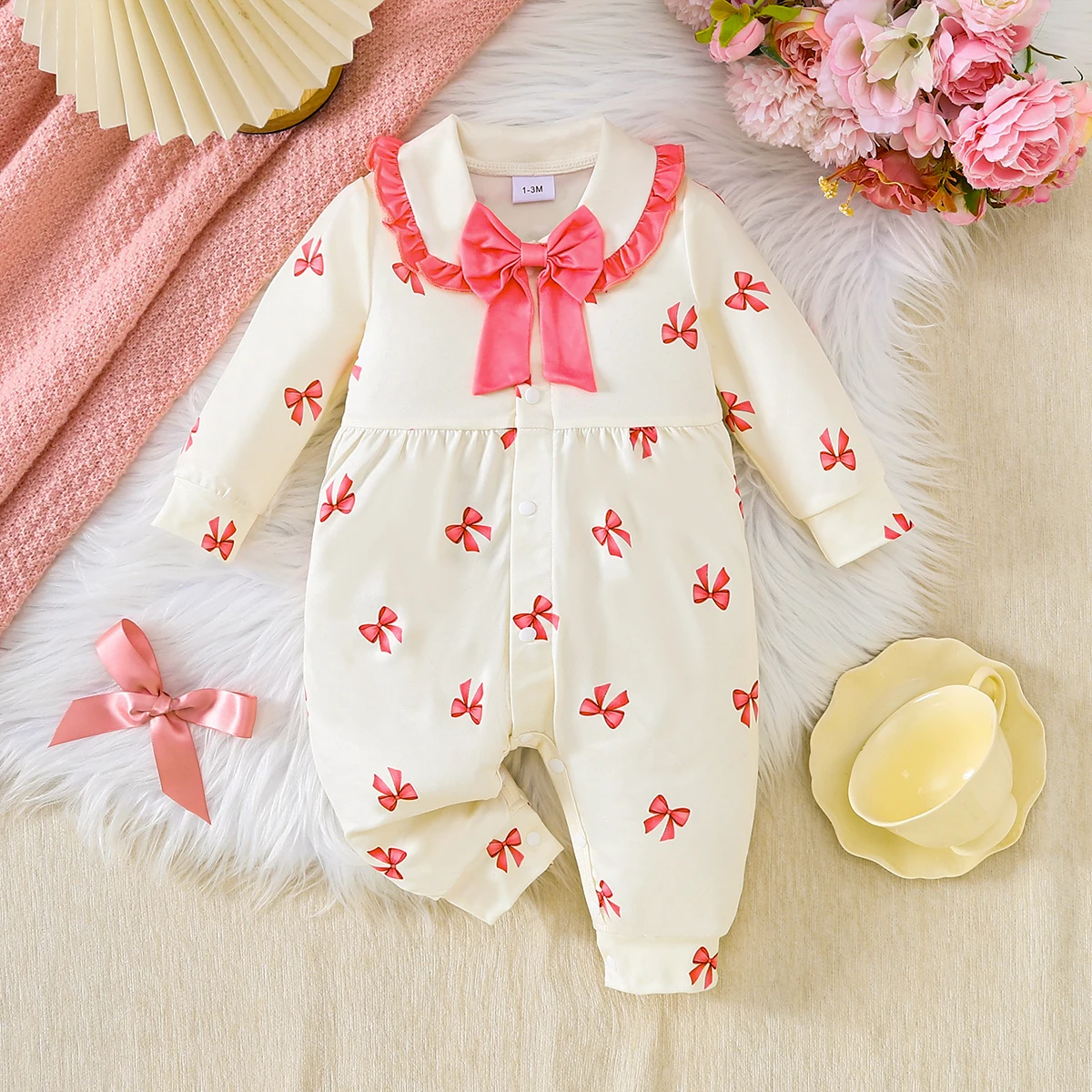 【Комбинезон с бантом для маленьких девочек】Осенне-зимний стиль: кремовая основа с бантом цвета фуксии, с кукольным воротником и большим бантом.
【Комбинезон с бантом для маленьких девочек】Осенне-зимний стиль: кремовая основа с бантом цвета фуксии, с кукольным воротником и большим бантом.