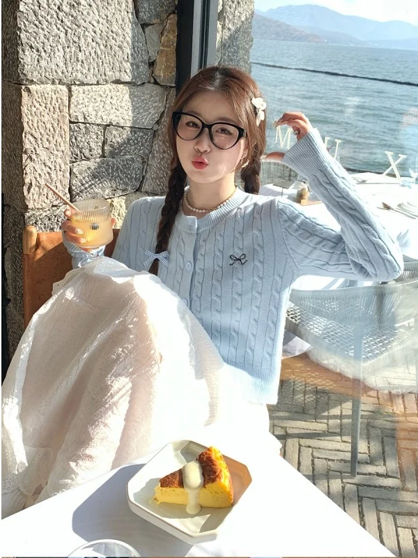 Синий вязаный кардиган, пальто с галстуком-бабочкой, длинное све, женское модное зимнее новое поступление, повседневное пальто в Корейском стиле, прямой крой
Синий вязаный кардиган, пальто с галстуком-бабочкой, длинное све, женское модное зимнее новое поступление, повседневное пальто в Корейском стиле, прямой крой