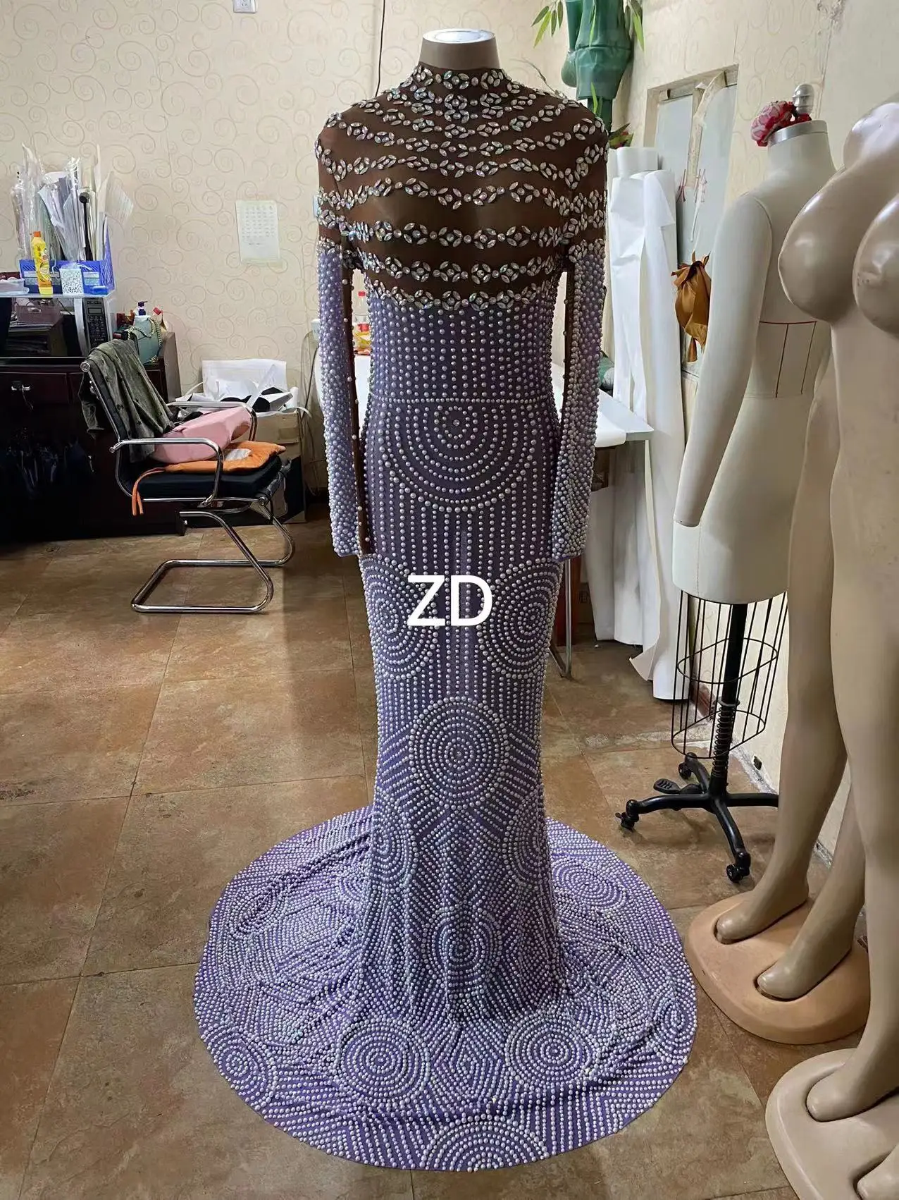 New Sexy Sparkling Pearls Long Sleeves Mesh Dress Transparent Long Trail Performance Birthday Clothing Plus Size
New Sexy Sparkling Pearls Long Sleeves Mesh Dress Transparent Long Trail Performance Birthday Clothing Plus Size