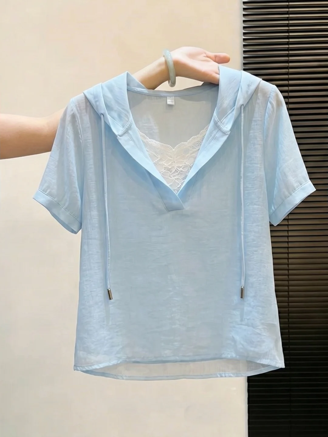 Lace Trimmed Two-Piece Illusion Hoodie Short Sleeve Women's Top Lazy Style Summer New Design Versatile Korean Straight Cut Si...
Lace Trimmed Two-Piece Illusion Hoodie Short Sleeve Women's Top Lazy Style Summer New Design Versatile Korean Straight Cut Si...