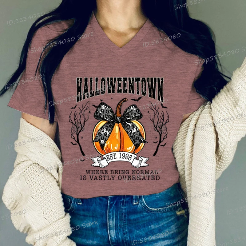 Halloweentown Est 1998 Graphic Tee V-neck Short Sleeve T-shirt Women Spooky Season Classic Tops Pumpkin Coquette Bow Clothing
Halloweentown Est 1998 Graphic Tee V-neck Short Sleeve T-shirt Women Spooky Season Classic Tops Pumpkin Coquette Bow Clothing