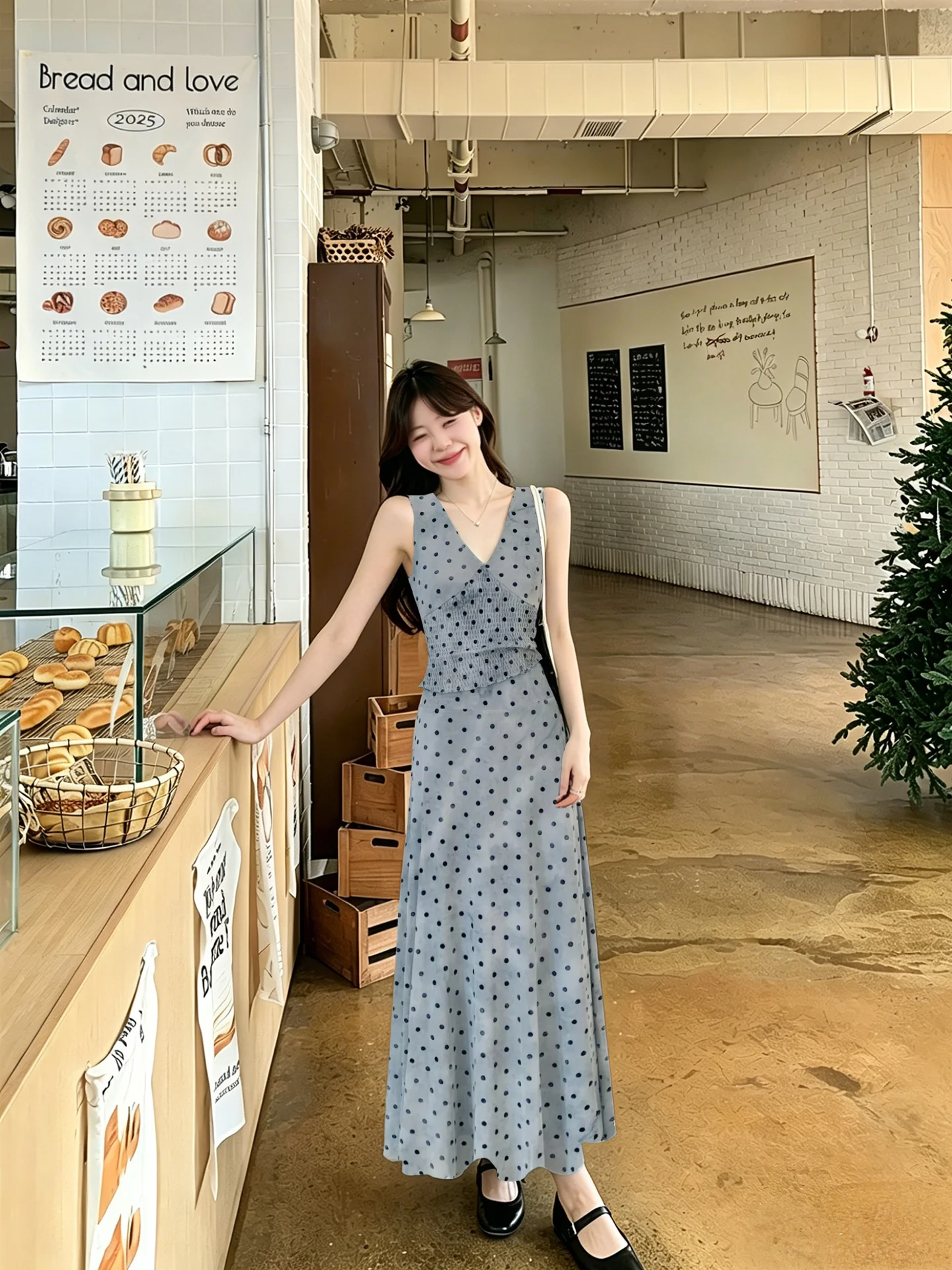 Kumikumi Retro Polka Dot V-Neck Sleeveless Vest Women's Loose High Waist Skirt Two-Piece Summer Outfit Fashion Set
Kumikumi Retro Polka Dot V-Neck Sleeveless Vest Women's Loose High Waist Skirt Two-Piece Summer Outfit Fashion Set