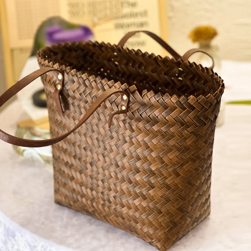 French Retro Large-capacity Woven Bag Leather Straw Bag Imitation Rattan Portable Seaside Vacation Beach Bag for Women
French Retro Large-capacity Woven Bag Leather Straw Bag Imitation Rattan Portable Seaside Vacation Beach Bag for Women