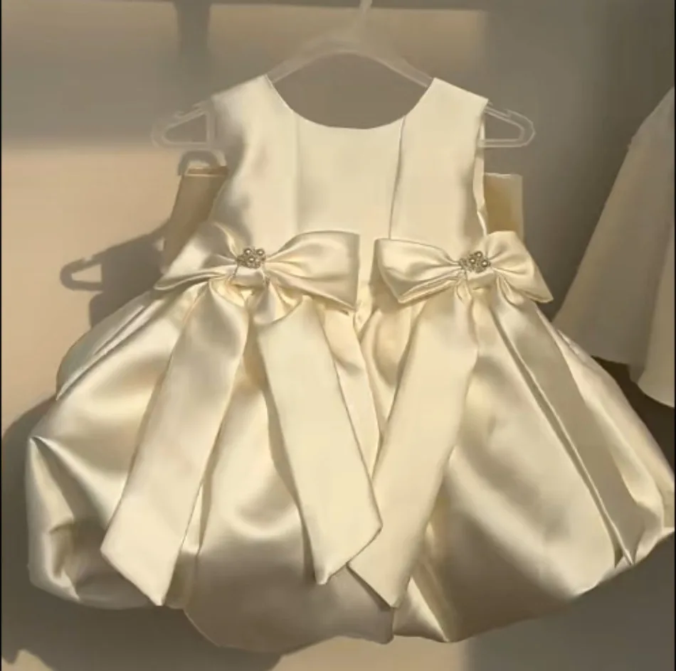 Little Girls Sleeveless Satin Bubble Dress Big Rhinestone Bow Decor Puffy Voluminous Skirt Toddler Elegant Wedding Baptism Party
Little Girls Sleeveless Satin Bubble Dress Big Rhinestone Bow Decor Puffy Voluminous Skirt Toddler Elegant Wedding Baptism Party
