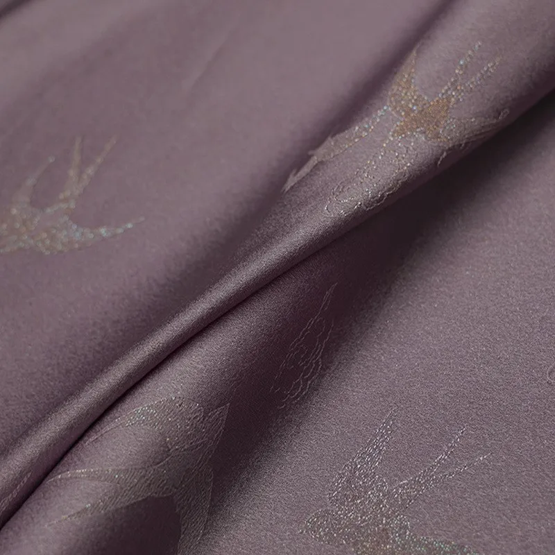 New Chinese-style upper garment Hanfu cheongsam and waistcoat fabric made of woven gold pure silk
New Chinese-style upper garment Hanfu cheongsam and waistcoat fabric made of woven gold pure silk