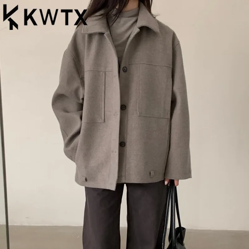 KWTX 2025 Новая женская твидовая куртка, короткое пальто, однобортное однобортное пальто с лацканами и поясом, карман, толстая теплая повседневная шикарная осень-зима
KWTX 2025 Новая женская твидовая куртка, короткое пальто, однобортное однобортное пальто с лацканами и поясом, карман, толстая теплая повседневная шикарная осень-зима