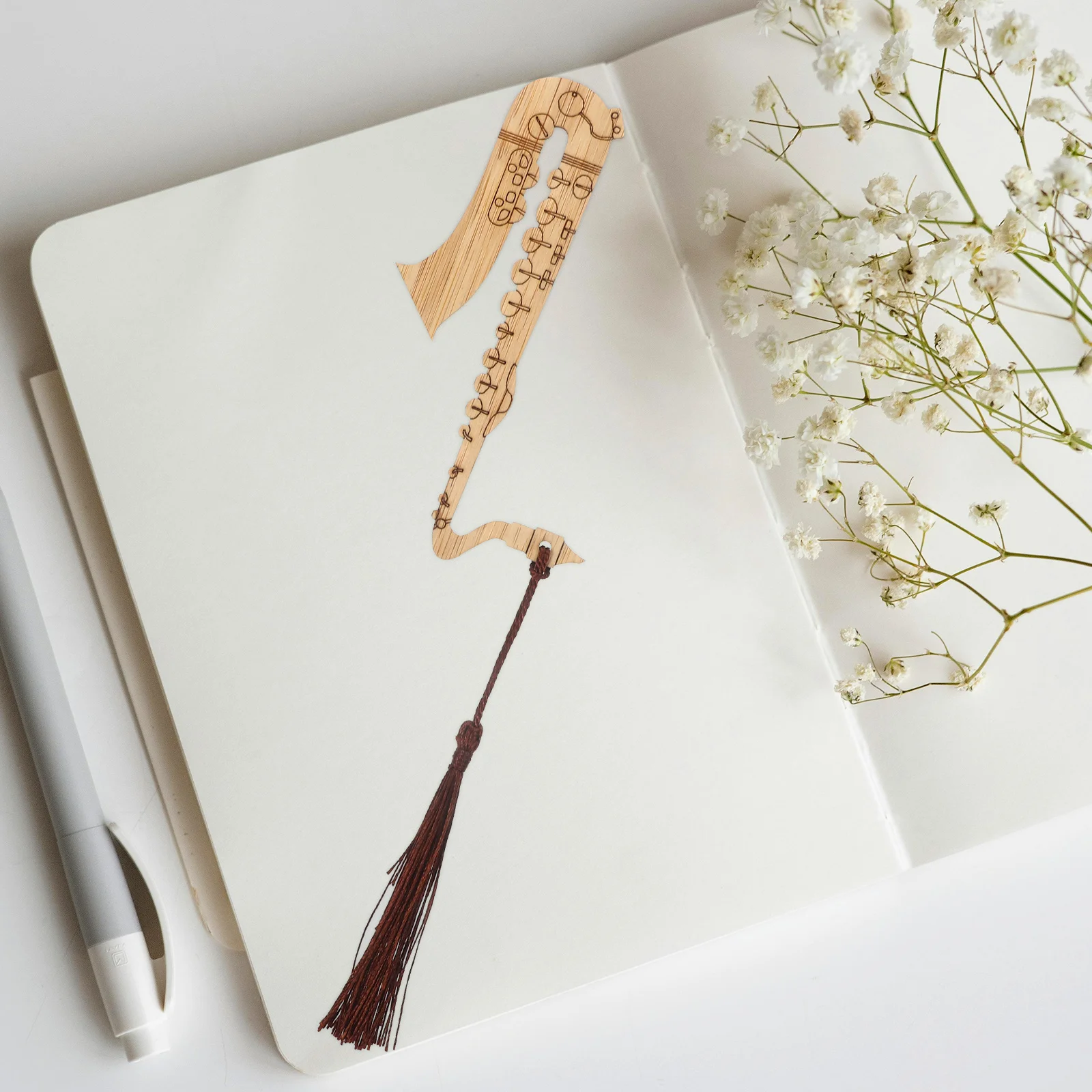 4 Pcs Shaped Bookmark Bamboo Musical Instrument Instruments Tassel Design Bookmarks Saxophone Page Markers Campus Note
4 Pcs Shaped Bookmark Bamboo Musical Instrument Instruments Tassel Design Bookmarks Saxophone Page Markers Campus Note