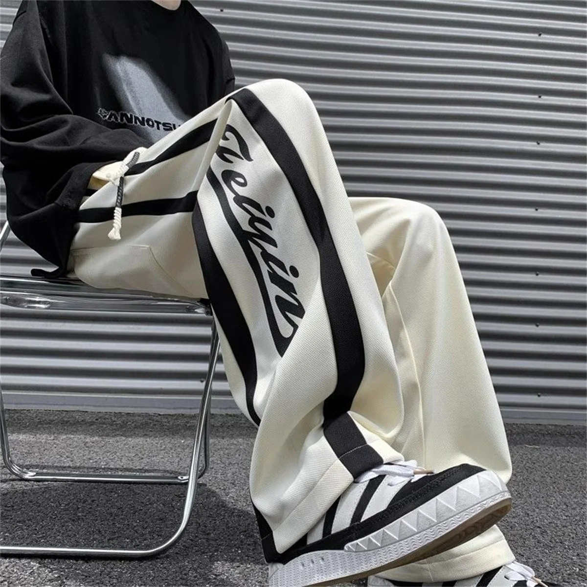 Летние модные тенденции, быстросохнущие походные брюки, мужские эластичные водонепроницаемые тактические брюки с карманами на молнии, легкие брюки
Летние модные тенденции, быстросохнущие походные брюки, мужские эластичные водонепроницаемые тактические брюки с карманами на молнии, легкие брюки