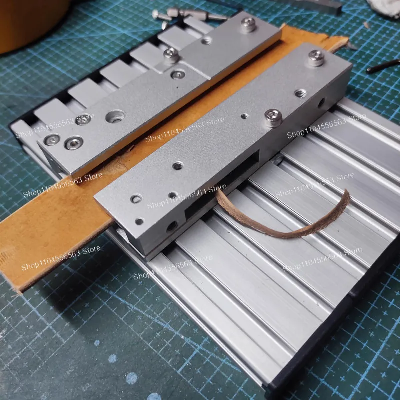 Belt Leather Strip Double-sided Beveled Edge Trimmer Aluminum Alloy DIY Handmade Leather Width Adjustable Half Arc Trimming Tool
Belt Leather Strip Double-sided Beveled Edge Trimmer Aluminum Alloy DIY Handmade Leather Width Adjustable Half Arc Trimming Tool