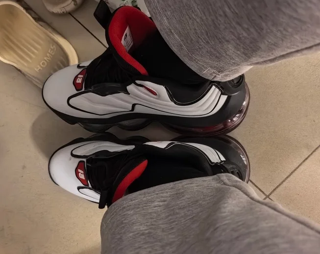 Men's and women's outdoor sports running shoes High-quality fashion professional basketball shoes shock absorption breathable
Men's and women's outdoor sports running shoes High-quality fashion professional basketball shoes shock absorption breathable