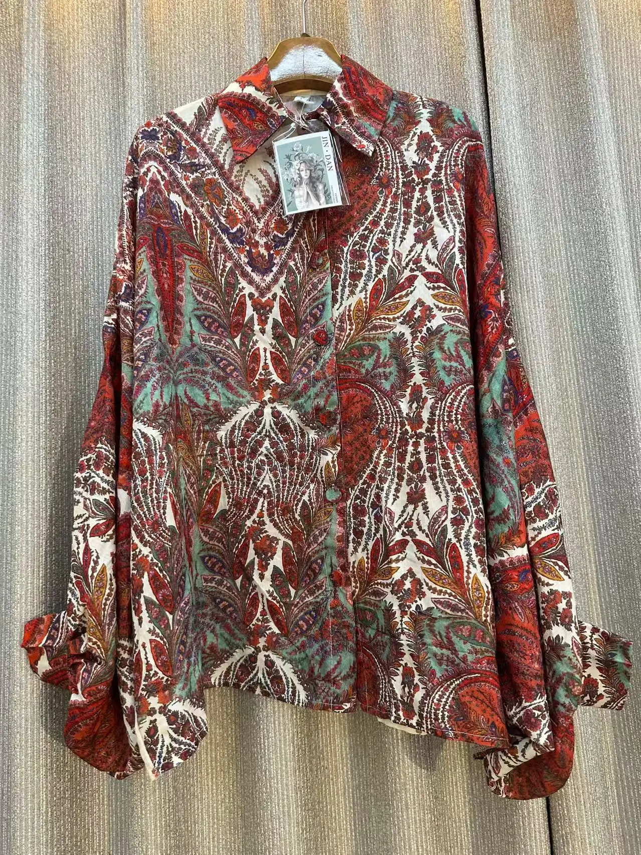 Новинка 2023 года, осенняя темпераментная праздничная женская блузка, повседневная элегантная рубашка с рукавами «летучая мышь», женская модная верхняя одежда
Новинка 2023 года, осенняя темпераментная праздничная женская блузка, повседневная элегантная рубашка с рукавами «летучая мышь», женская модная верхняя одежда