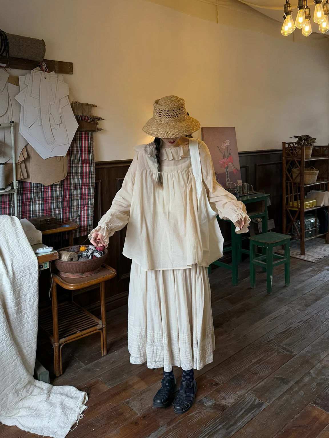 PAROCETIN Spring Summer Artistic Style Bell Sleeve Ruffle Hem Lightweight Overhead Shirt Loose Fit Cotton Linen Long Sleeve
PAROCETIN Spring Summer Artistic Style Bell Sleeve Ruffle Hem Lightweight Overhead Shirt Loose Fit Cotton Linen Long Sleeve