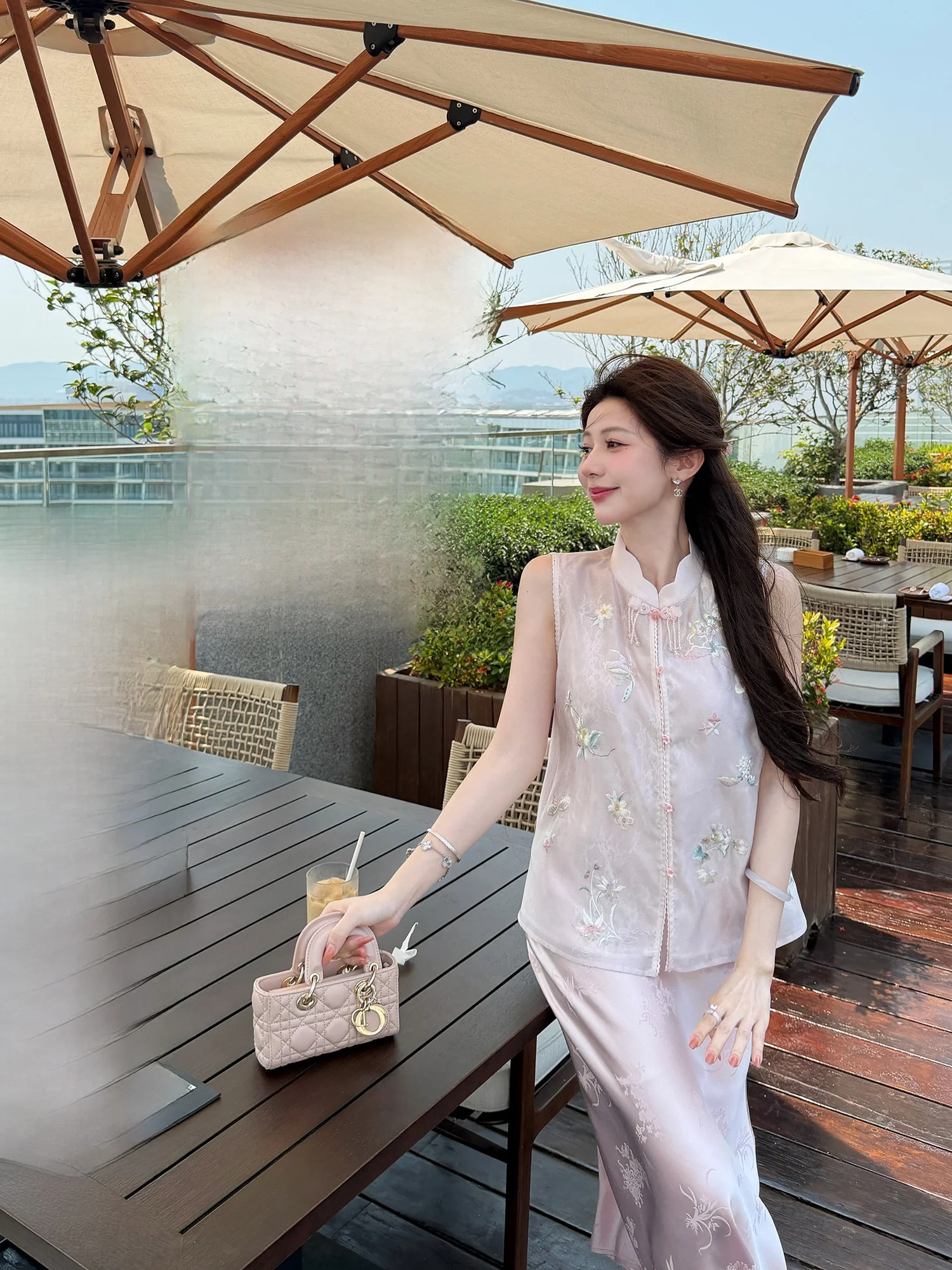 New Chinese Style Embroidered Vest And Acetate Strap Fish Tail Skirt Women's Summer Fashion Set Pink Embroidery Traditional N...
New Chinese Style Embroidered Vest And Acetate Strap Fish Tail Skirt Women's Summer Fashion Set Pink Embroidery Traditional N...