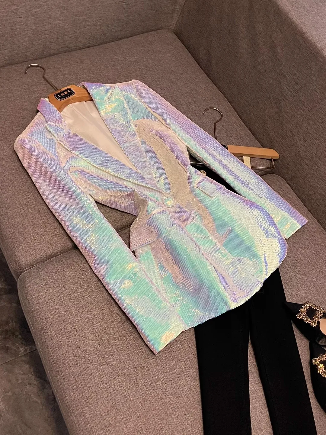 2025 New Bla Blingbling Sequin One Button Loose Suit Jaet Star Faion Single Button Lapel Long Sve Commute Sle
2025 New Bla Blingbling Sequin One Button Loose Suit Jaet Star Faion Single Button Lapel Long Sve Commute Sle