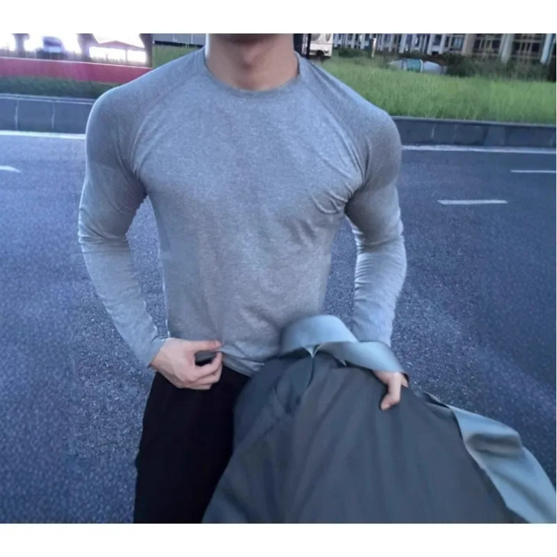 Men's Seamless Jacquard Long Sleeved Training Shirt with Quick Drying Breathable and Strong Men's Sports Round Neck T-shirt
Men's Seamless Jacquard Long Sleeved Training Shirt with Quick Drying Breathable and Strong Men's Sports Round Neck T-shirt