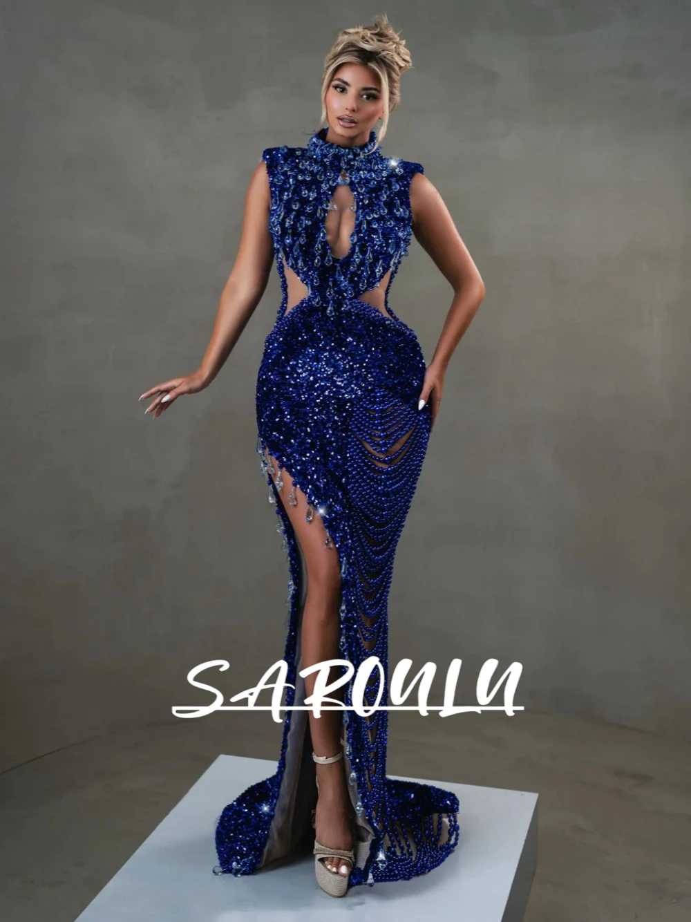 Blue Cut Out Sexy High Slit Evening Dress Dainty Crystals Pearl Tassel Sleeveless Cocktail Customized Mermaid Dazzling Prom Gown
Blue Cut Out Sexy High Slit Evening Dress Dainty Crystals Pearl Tassel Sleeveless Cocktail Customized Mermaid Dazzling Prom Gown
