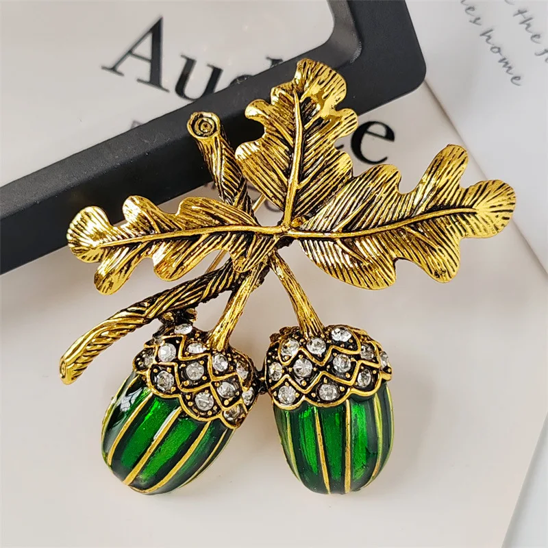 Vintage Enamel Alloy Hazelnut Brooch For Women Men Personalized Rhinestone Plant Fruit Brooch Clothing Office Party Jewelry Gift
Vintage Enamel Alloy Hazelnut Brooch For Women Men Personalized Rhinestone Plant Fruit Brooch Clothing Office Party Jewelry Gift
