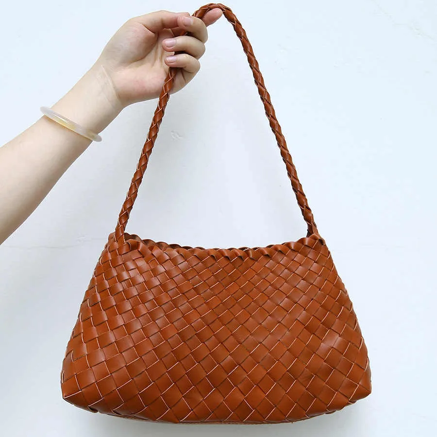 Genuine leather French hand-woven bag 2025 niche design top layer cowhide vacation beach handbag women's vintage shoulder bag
Genuine leather French hand-woven bag 2025 niche design top layer cowhide vacation beach handbag women's vintage shoulder bag