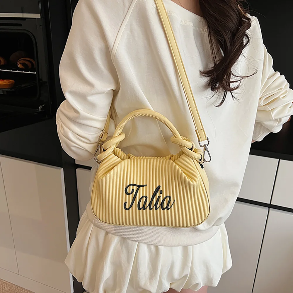 Высококачественная универсальная плиссированная сумка для женщин, новая модная сумка через плечо с нишевым дизайном, однотонная сумка через плечо с вышивкой на заказ
Высококачественная универсальная плиссированная сумка для женщин, новая модная сумка через плечо с нишевым дизайном, однотонная сумка через плечо с вышивкой на заказ