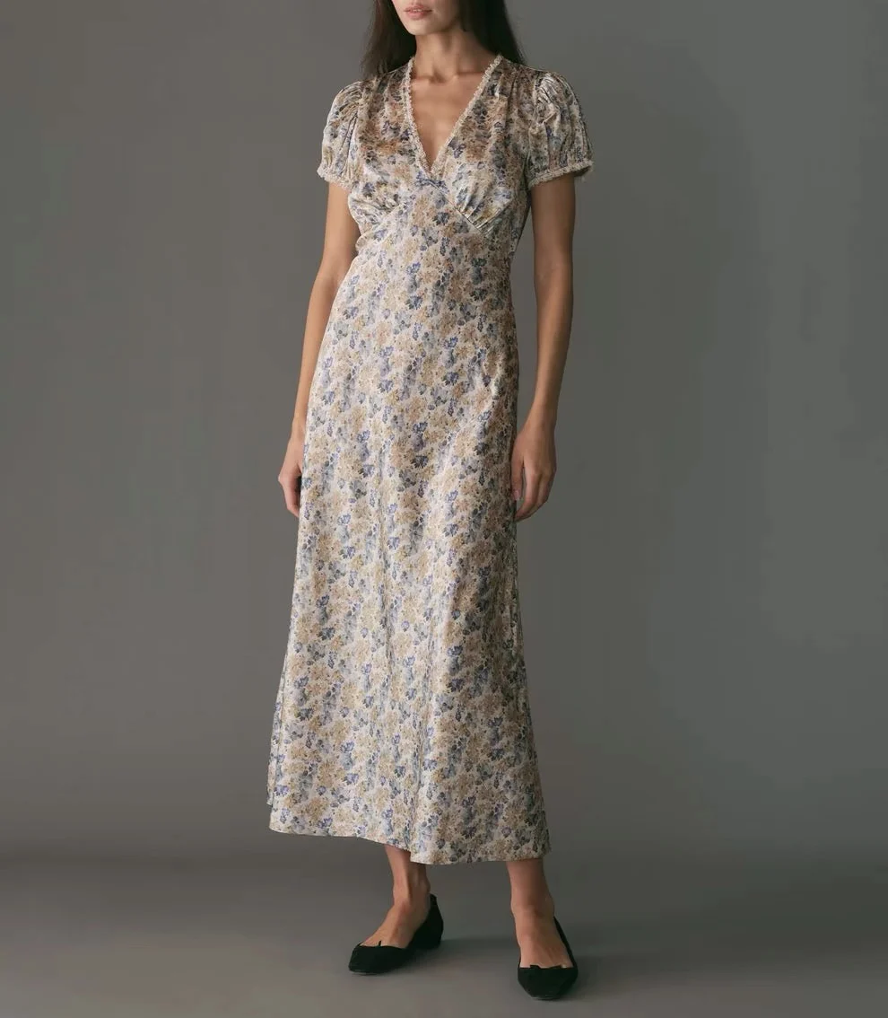 Women's Countryside floral printed silk long dress with lace and bubble sleeves
Women's Countryside floral printed silk long dress with lace and bubble sleeves