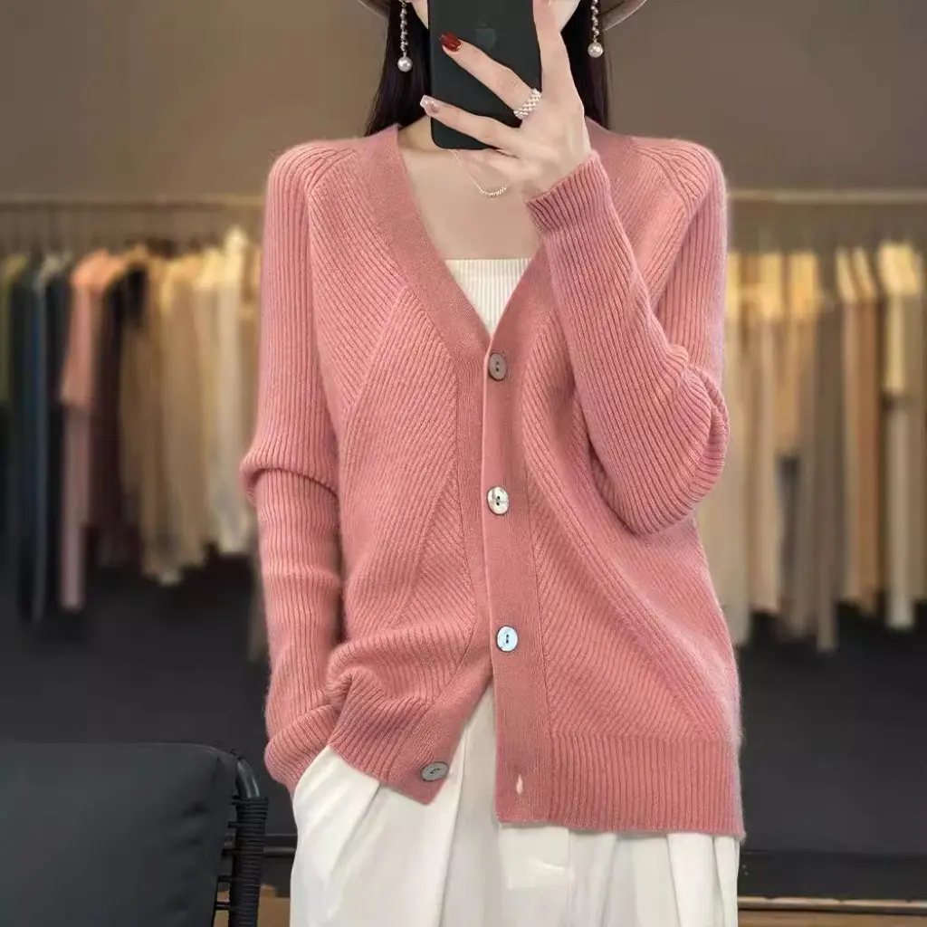 Women's V-neck Knitted Cardigan 100 Wool Thickened Casual Slim-fit Elegant Buckle Sweater Jacket for Commuter
Women's V-neck Knitted Cardigan 100 Wool Thickened Casual Slim-fit Elegant Buckle Sweater Jacket for Commuter