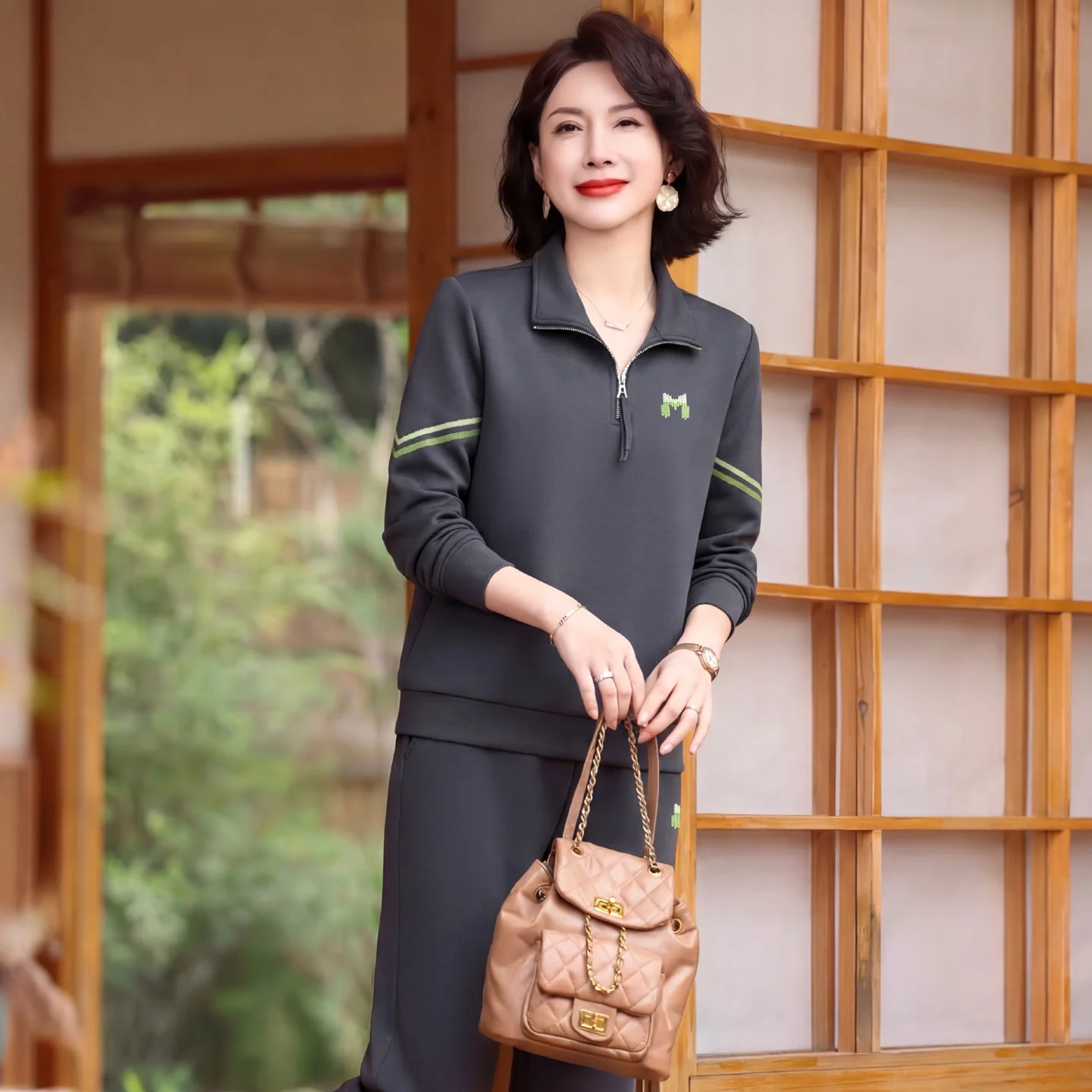 Spring Faion Outerwear Set for Middle-Aged Women Spor Two-Piece Suit Sli Sweatirt Long Pants Polyester Blend
Spring Faion Outerwear Set for Middle-Aged Women Spor Two-Piece Suit Sli Sweatirt Long Pants Polyester Blend