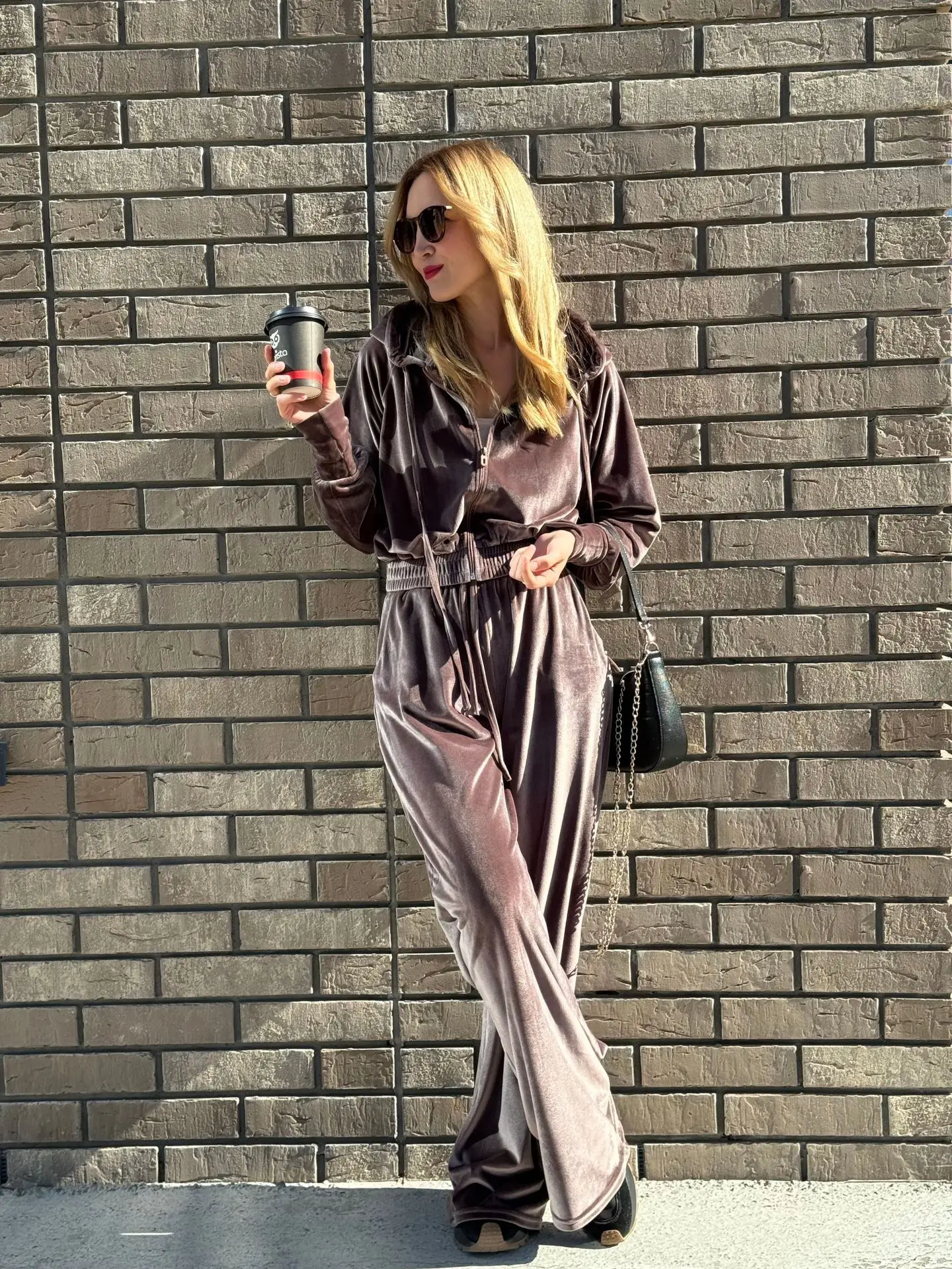 Women's Fashion Casual Solid Color Zipper Cardigan Hoodie Two-Piece Set with Lace up Pants - Comfortable Streetwear Ensemble
Women's Fashion Casual Solid Color Zipper Cardigan Hoodie Two-Piece Set with Lace up Pants - Comfortable Streetwear Ensemble