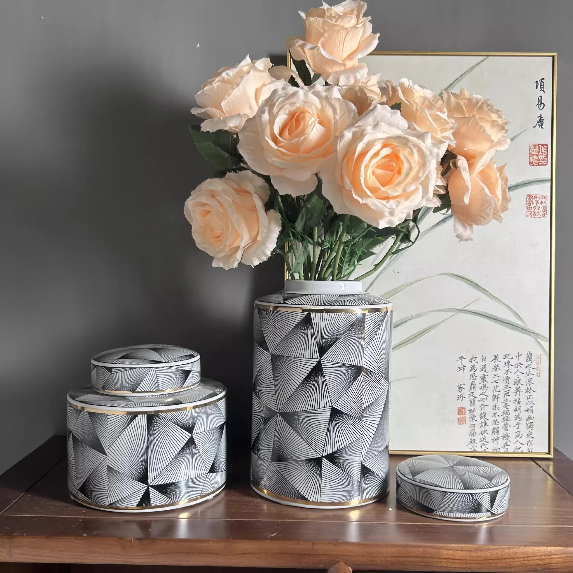 Ceramic storage tank Gold-plated tank Home flower arrangement device
Ceramic storage tank Gold-plated tank Home flower arrangement device