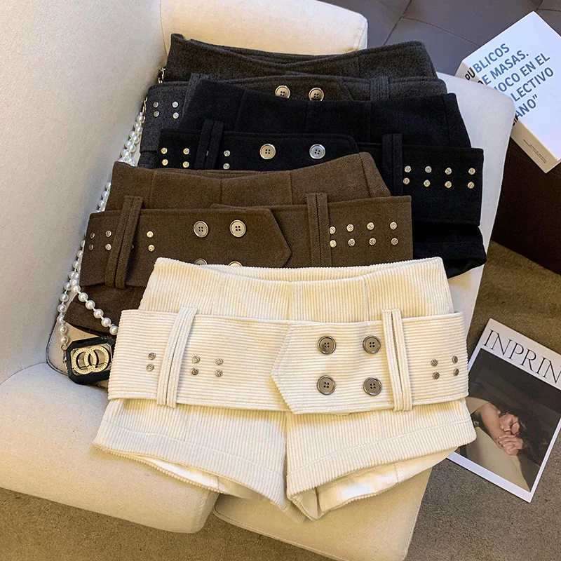 Spicy girl lamp core velvet wide leg pants women in winter sexy low waist rivet waistband niche design shorts trend
Spicy girl lamp core velvet wide leg pants women in winter sexy low waist rivet waistband niche design shorts trend