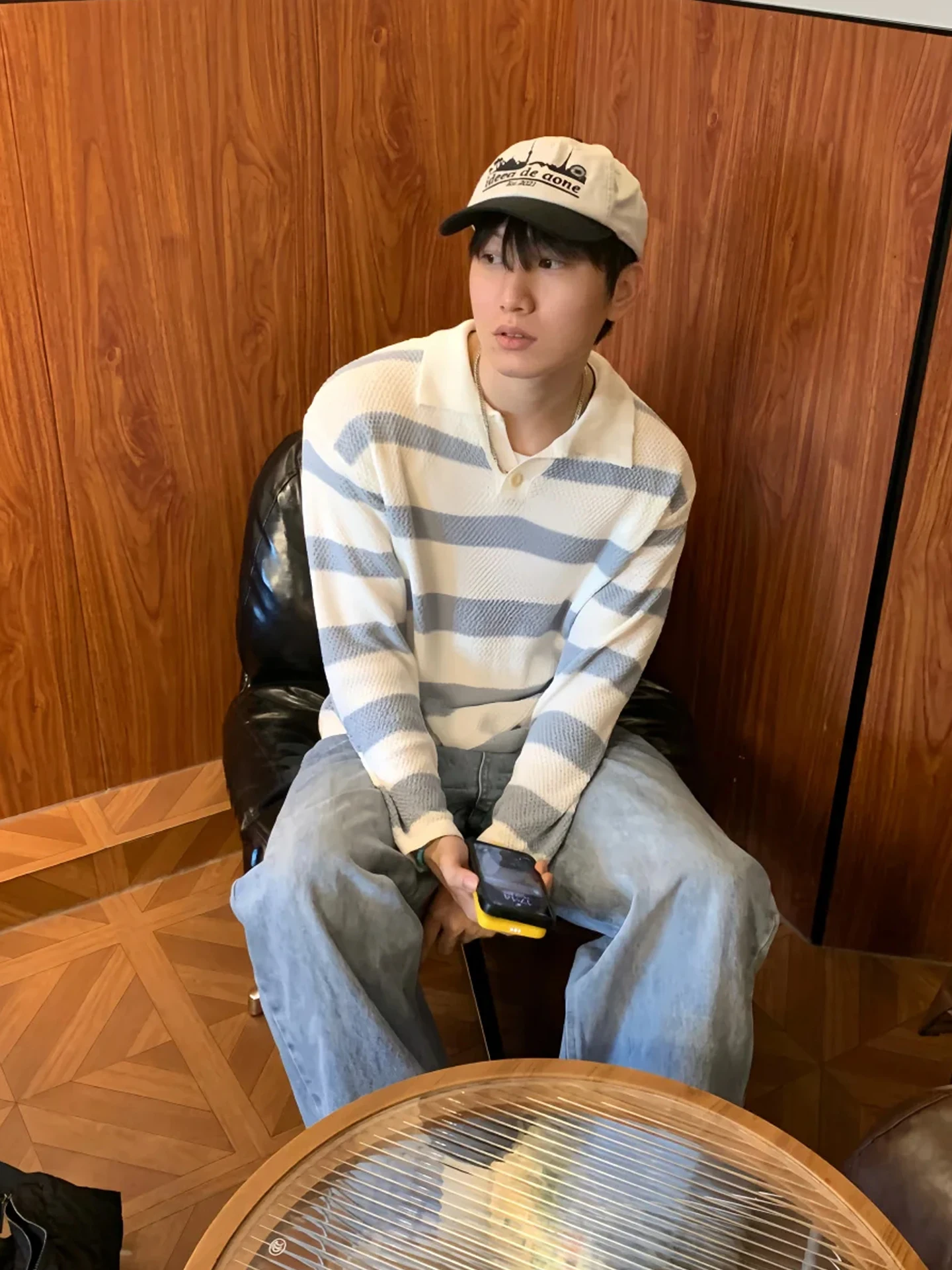 Полосатый вязаный свитер свободного кроя с воротником, повседневный стиль, для мужчин и женщин, осенняя одежда, удобный свободный топ
Полосатый вязаный свитер свободного кроя с воротником, повседневный стиль, для мужчин и женщин, осенняя одежда, удобный свободный топ