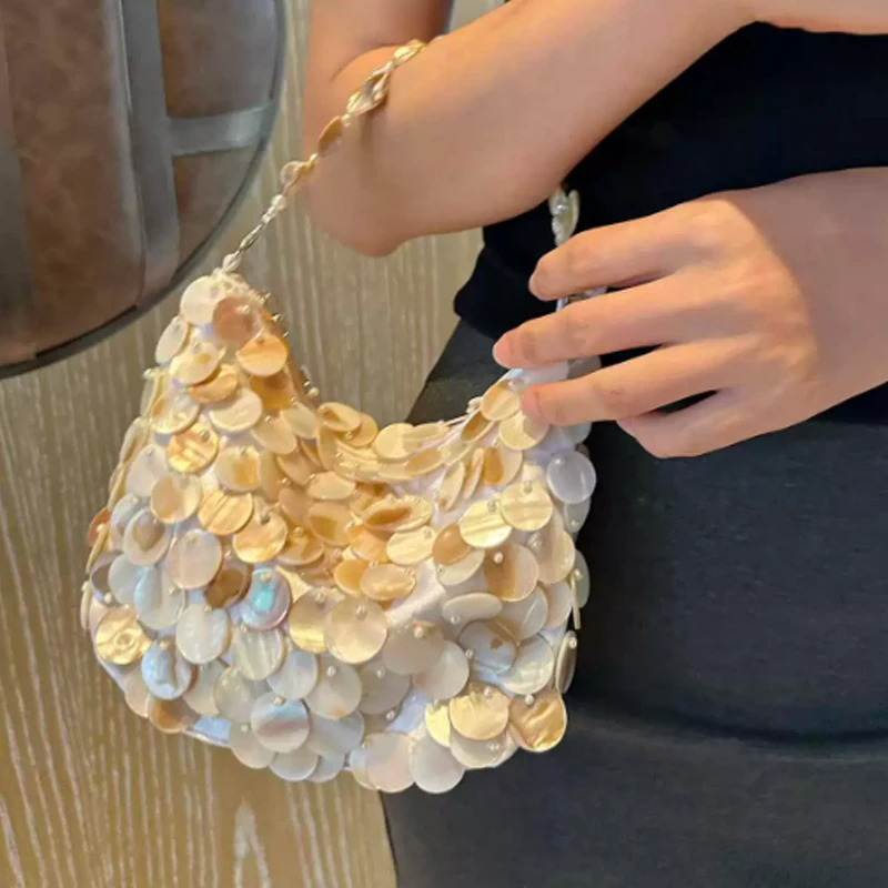Hand Sewn Bead Shell Bag 2025 New Model Socialite Banquet Bag Women's Handbag Shoulder Crossbody Bag
Hand Sewn Bead Shell Bag 2025 New Model Socialite Banquet Bag Women's Handbag Shoulder Crossbody Bag