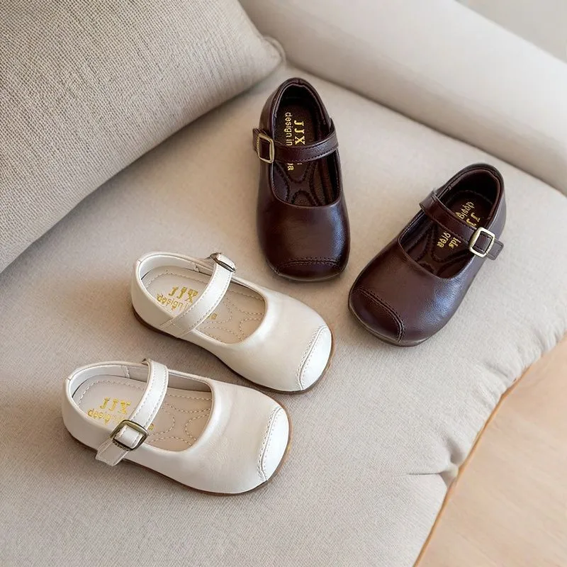 Однотонные кожаные туфли Мэри Джейн на плоской подошве для девочек, милые детские модельные туфли принцессы в стиле ретро, удобная осенняя новая повседневная обувь 2025 г.
Однотонные кожаные туфли Мэри Джейн на плоской подошве для девочек, милые детские модельные туфли принцессы в стиле ретро, удобная осенняя новая повседневная обувь 2025 г.