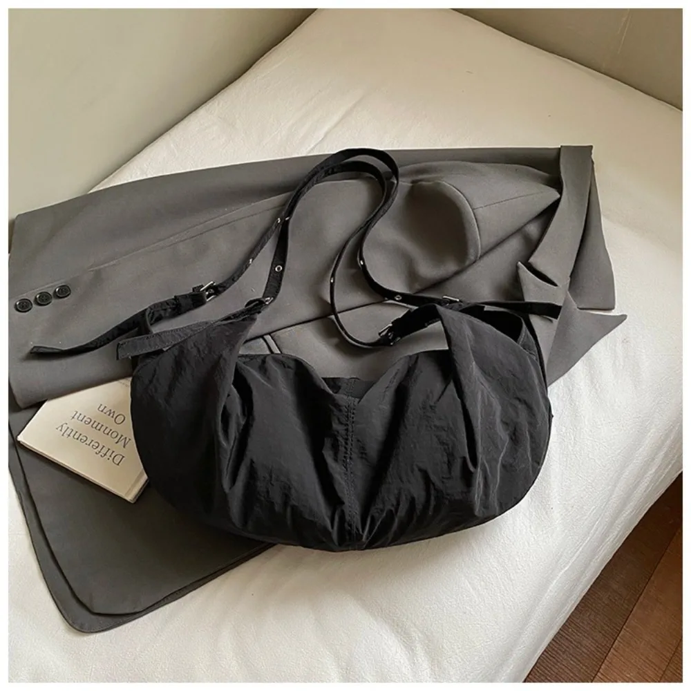 Versatile Solid Color Crossbody Bag Large Capacity Oversized Shoulder Bag Harajuku Style Minimalist Hobo Bag Unisex
Versatile Solid Color Crossbody Bag Large Capacity Oversized Shoulder Bag Harajuku Style Minimalist Hobo Bag Unisex