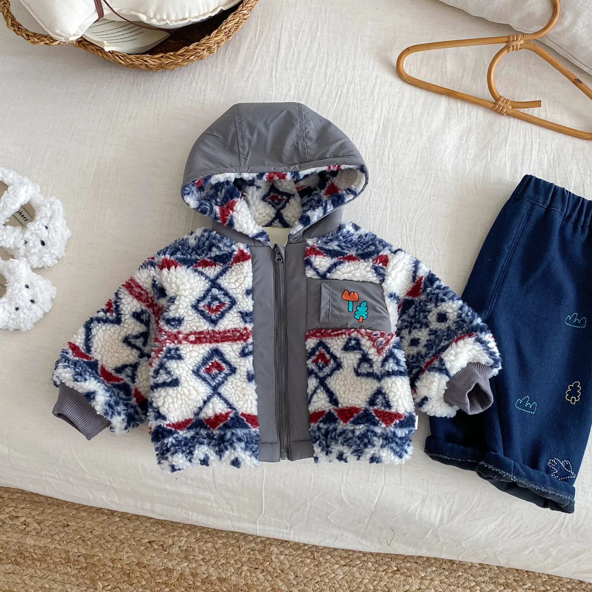 2025 зимняя детская одежда, пальто с геометрическим принтом в стиле ретро, утепленная флисовая теплая куртка для мальчиков, модная верхняя одежда для маленьких мальчиков