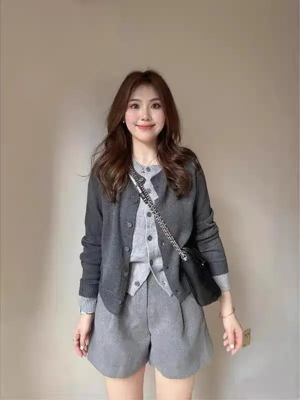 Grey A-Line Woolen Pants High Waist Wide Leg Pure Color Fashionable Autumn Winter Ladies Trousers Large Size Elegant Style
Grey A-Line Woolen Pants High Waist Wide Leg Pure Color Fashionable Autumn Winter Ladies Trousers Large Size Elegant Style
