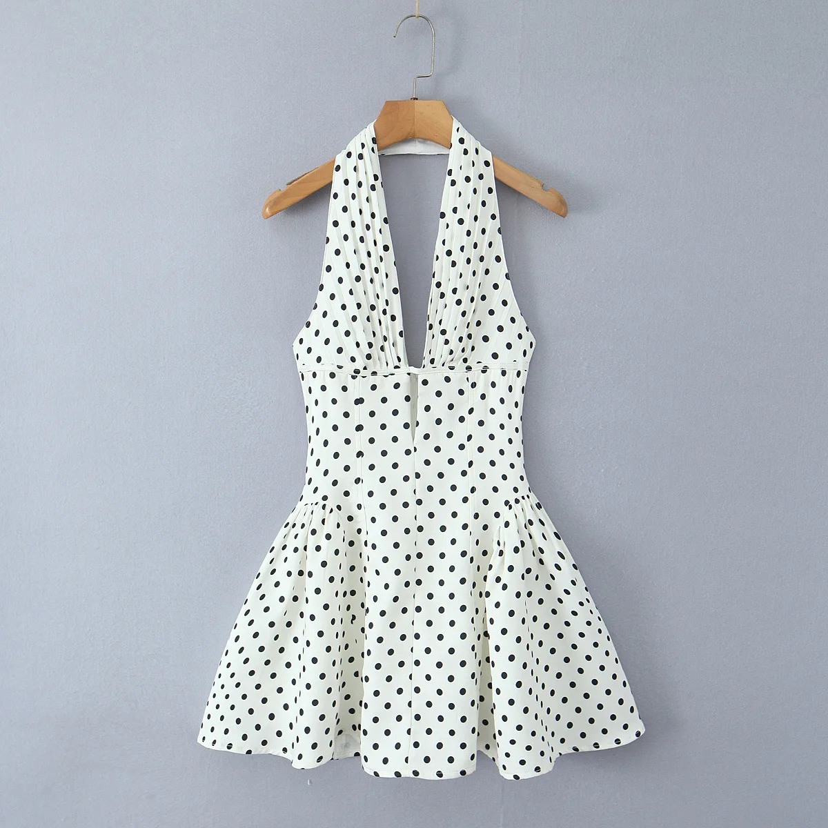 Women's new polka dot printing deep V-neck neck thin dress
Women's new polka dot printing deep V-neck neck thin dress