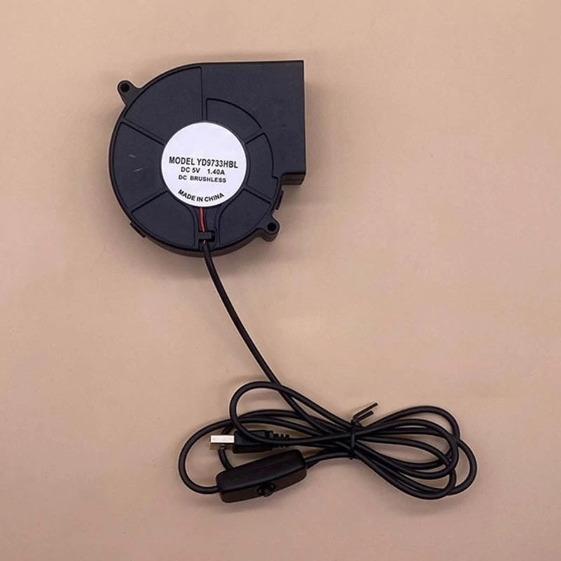 Маленький 5 -В USB -вентилятор для запуска пожара и охлаждения устройства 3600 об / мин.
Маленький 5 -В USB -вентилятор для запуска пожара и охлаждения устройства 3600 об / мин.