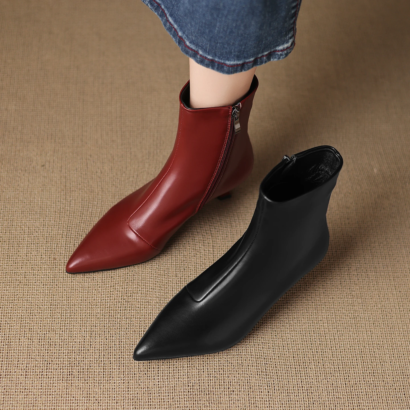 Genuine Leather Women's Shoes Fashion Women's Boots Elegant Thin high heels Pointed Toe Ankle Boots Large size 34-47
Genuine Leather Women's Shoes Fashion Women's Boots Elegant Thin high heels Pointed Toe Ankle Boots Large size 34-47
